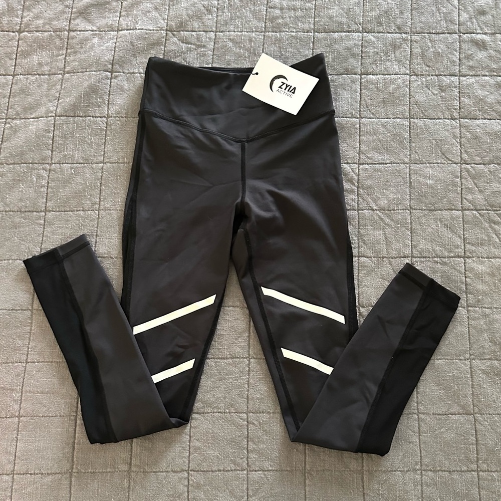 ZYIA Black Reflective Light n Tight leggings (NWT)